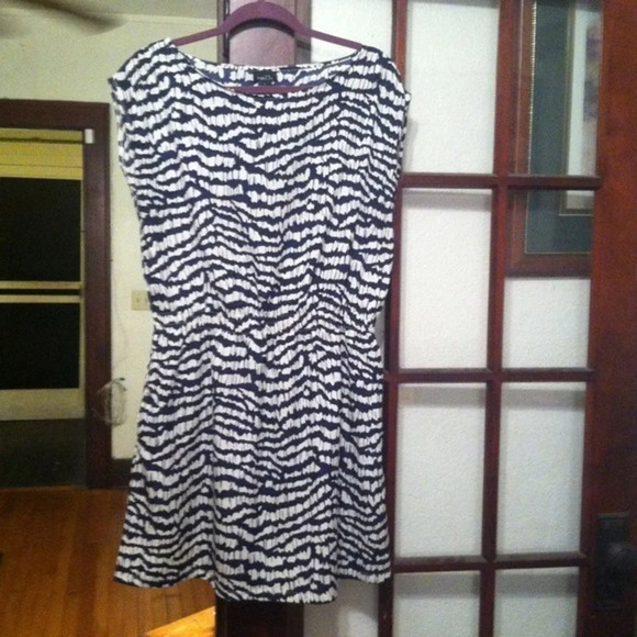 Dresses & Skirts - Dress with pockets!!